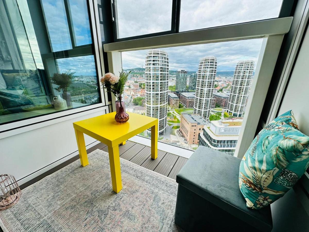 Apartments In Panorama City On 25Th Floor - Amazing View Close To Old Town ブラチスラヴァ エクステリア 写真
