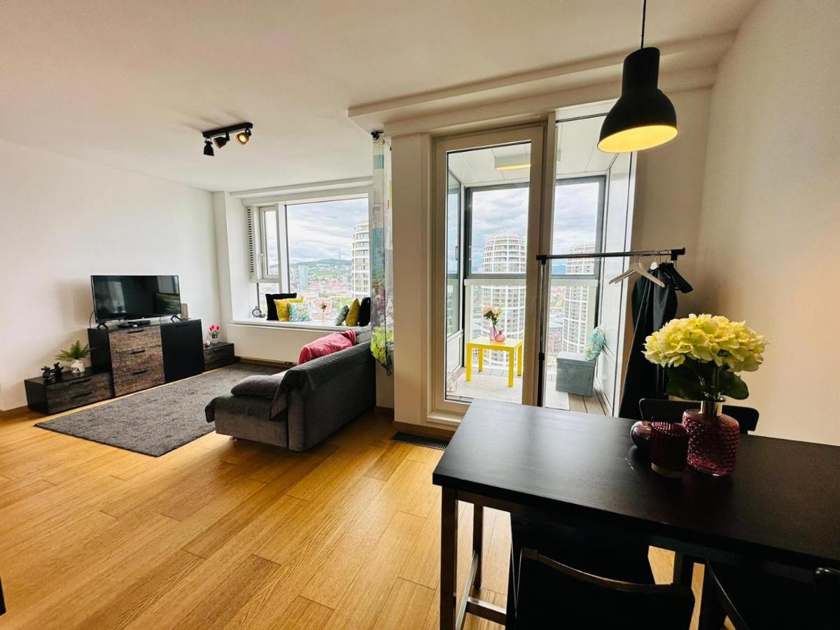 Apartments In Panorama City On 25Th Floor - Amazing View Close To Old Town ブラチスラヴァ エクステリア 写真